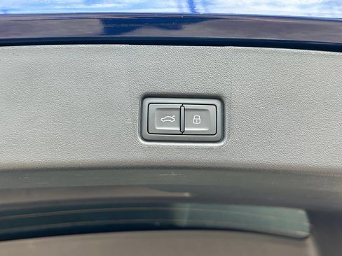 Used 2023 Audi Q4 e-tron Prestige AWD/4WD image 45
