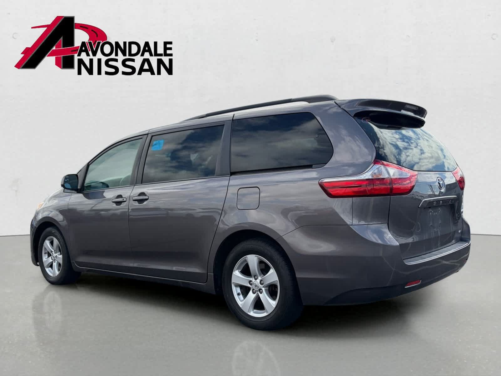 Used 2015 Toyota Sienna LE FWD image 2