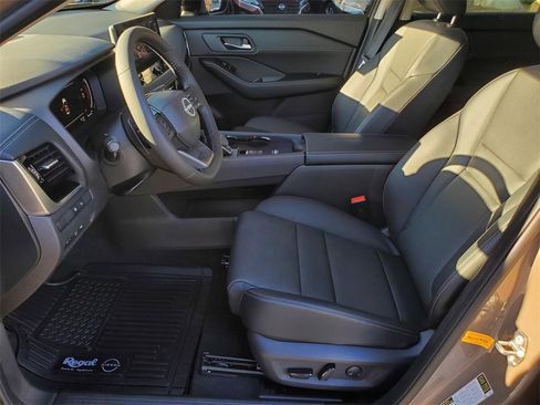 Certified 2025 Nissan Rogue SL w/ SL Premium Package image 19