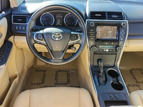 Used 2015 Toyota Camry XLE image 12