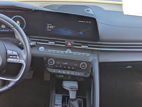 Used 2024 Hyundai Elantra SEL w/ Convenience Package image 16