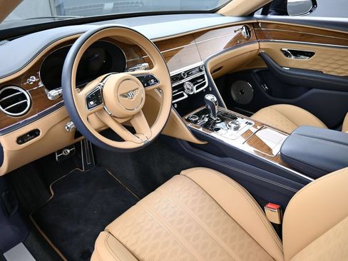 Used 2025 Bentley Flying Spur Plug-In Hybrid AWD/4WD image 4