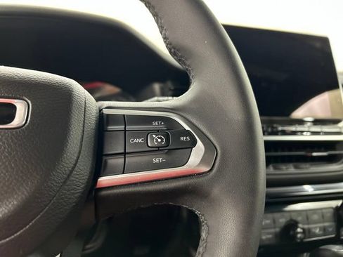 Used 2025 Jeep Compass Latitude w/ Convenience Group AWD/4WD image 10