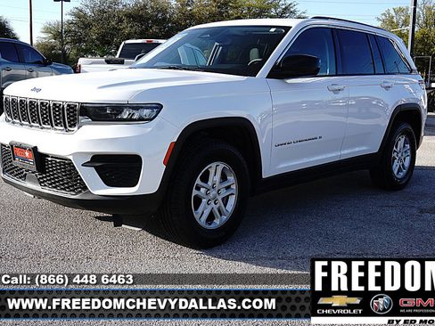 Used 2024 Jeep Grand Cherokee Laredo image 3