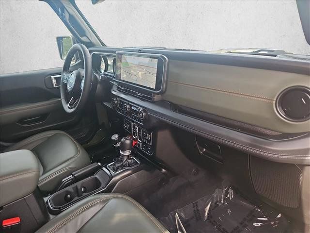 Used 2025 Jeep Gladiator Mojave AWD/4WD image 17