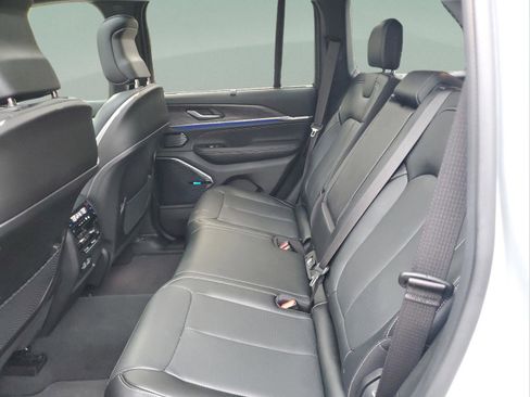 Used 2023 Jeep Grand Cherokee Overland w/ Advanced Protech Group III AWD/4WD image 6