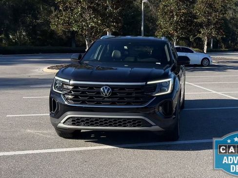 Certified 2024 Volkswagen Atlas Cross Sport SE image 3