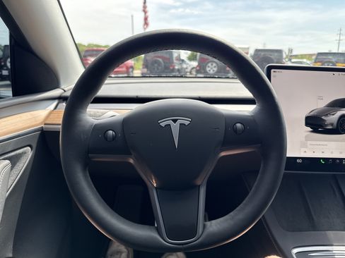 Used 2025 Tesla Model Y Performance AWD/4WD image 18