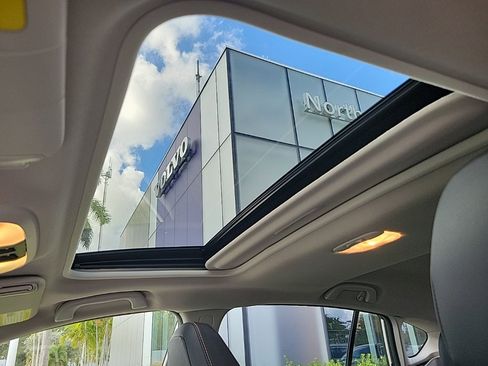 Used 2023 Subaru Crosstrek 2.5i Limited w/ Moonroof Package image 5