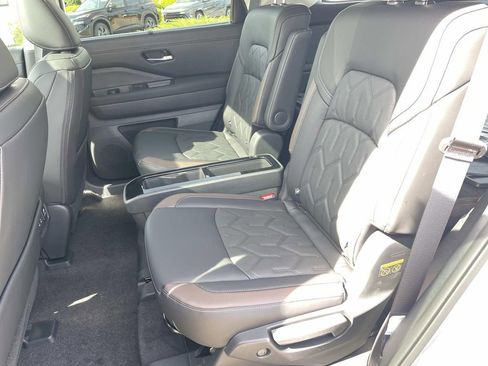 New 2026 Nissan Pathfinder Platinum AWD/4WD image 18