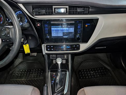 Used 2018 Toyota Corolla LE FWD image 32