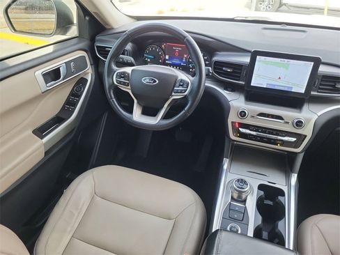 Used 2022 Ford Explorer XLT w/ Equipment Group 202A image 14