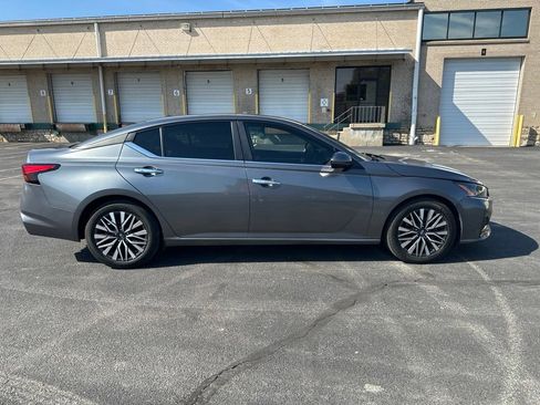 Used 2023 Nissan Altima 2.5 SV w/ SV Premium Package FWD image 4