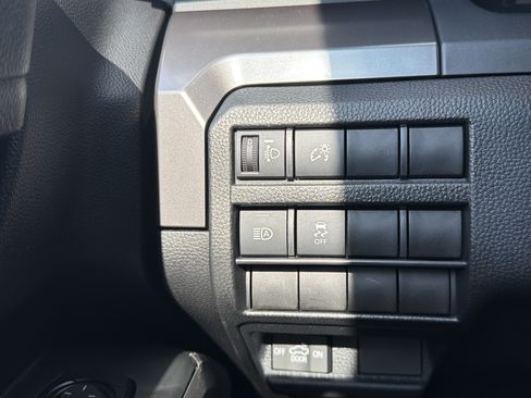 Certified 2025 Toyota Tacoma SR5 AWD/4WD image 12