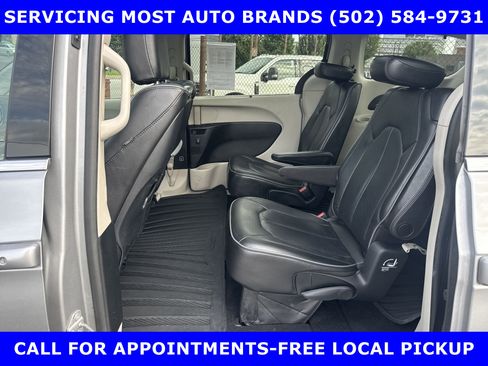 Used 2017 Chrysler Pacifica Limited image 12