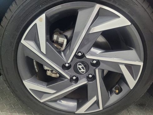 Used 2024 Hyundai Elantra Limited image 31