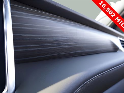 Used 2024 GMC Yukon Denali image 40