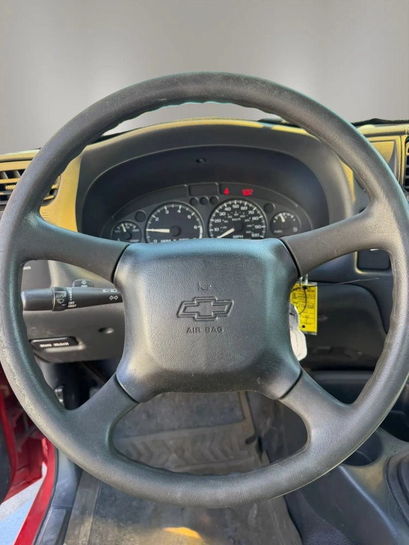 Used 2003 Chevrolet S10 Pickup 2WD Regular Cab image 15