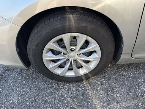 Used 2016 Toyota Camry LE FWD image 4