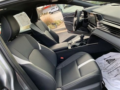 Used 2025 Toyota Camry SE image 14