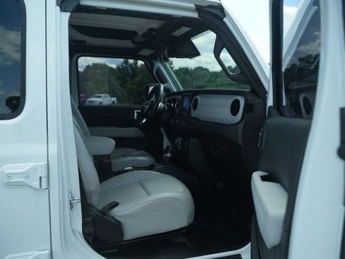 Used 2021 Jeep Gladiator Overland AWD/4WD image 19