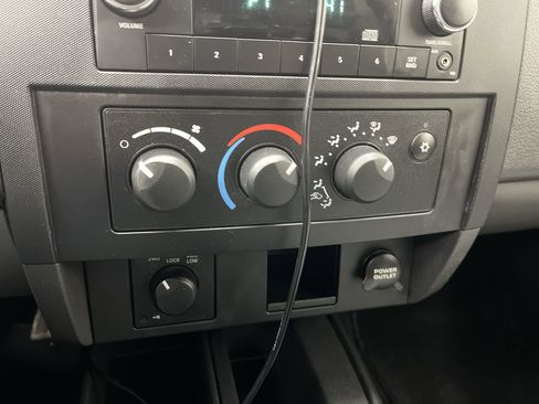 Used 2011 Dodge Dakota ST image 14