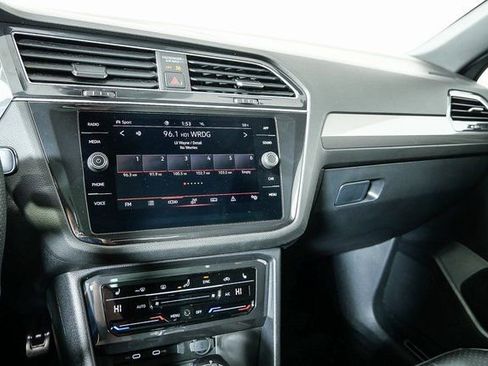 Certified 2022 Volkswagen Tiguan SE R-Line image 18