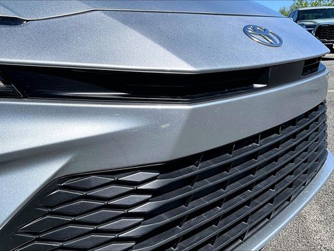 Used 2025 Toyota Camry LE image 28