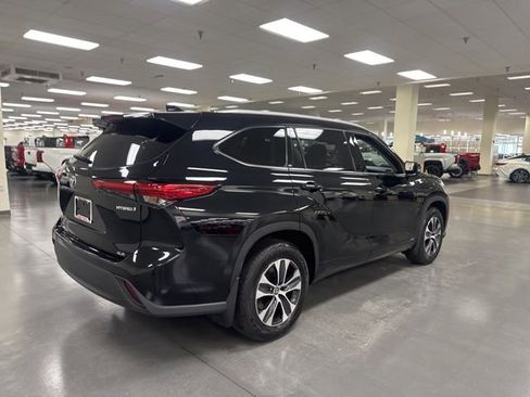 Used 2022 Toyota Highlander XLE image 7