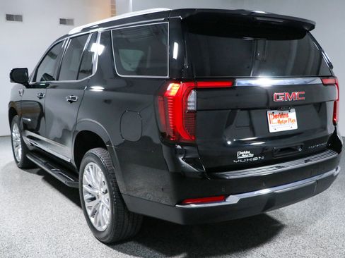 Used 2026 GMC Yukon Elevation w/ Elevation Premium Package AWD/4WD image 9
