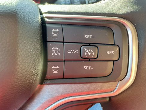 Used 2025 Jeep Wagoneer 4WD image 15