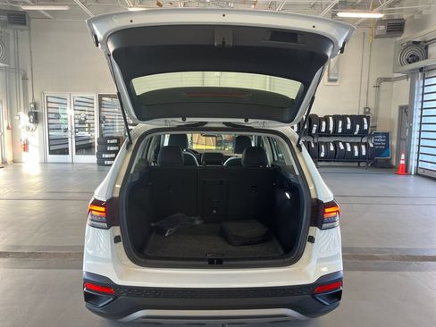 Used 2025 Volkswagen Taos S AWD/4WD image 4