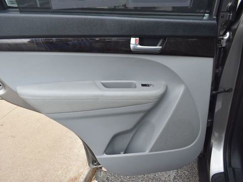 Used 2014 Kia Sorento LX image 28