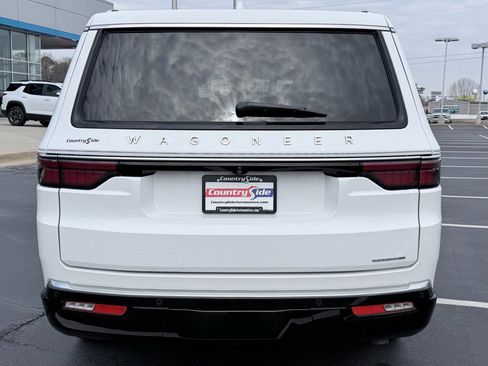 Used 2023 Jeep Wagoneer Series III w/ Premium Group I image 8