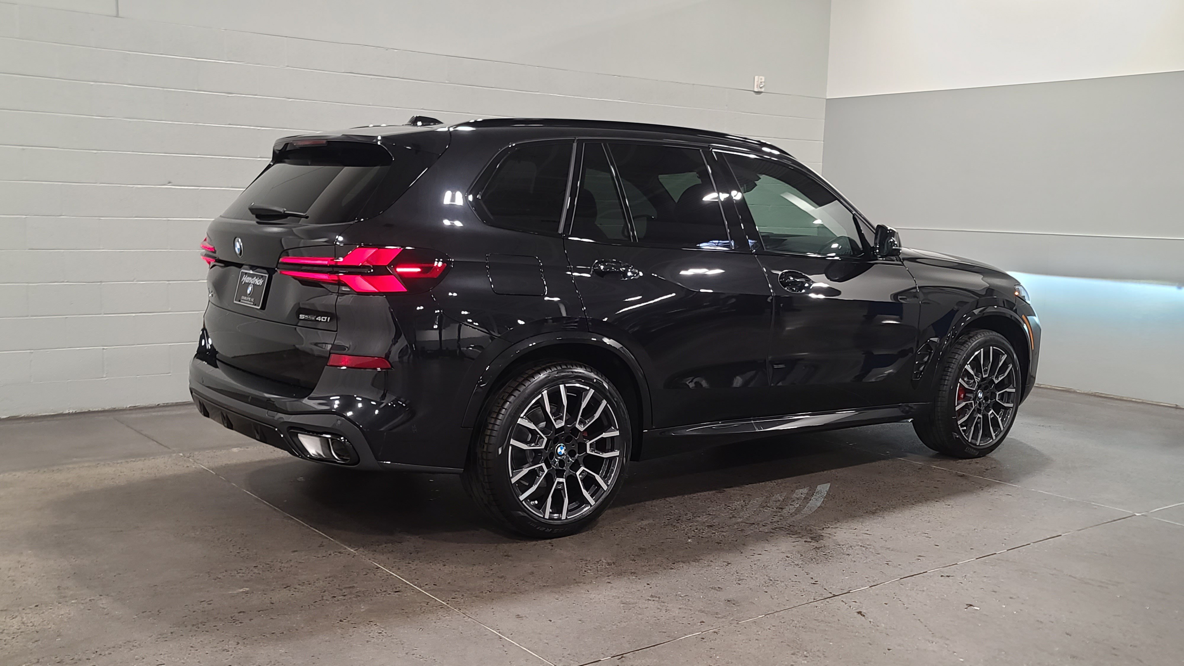 Used 2026 BMW X5 sDrive40i w/ M Sport Package RWD image 8