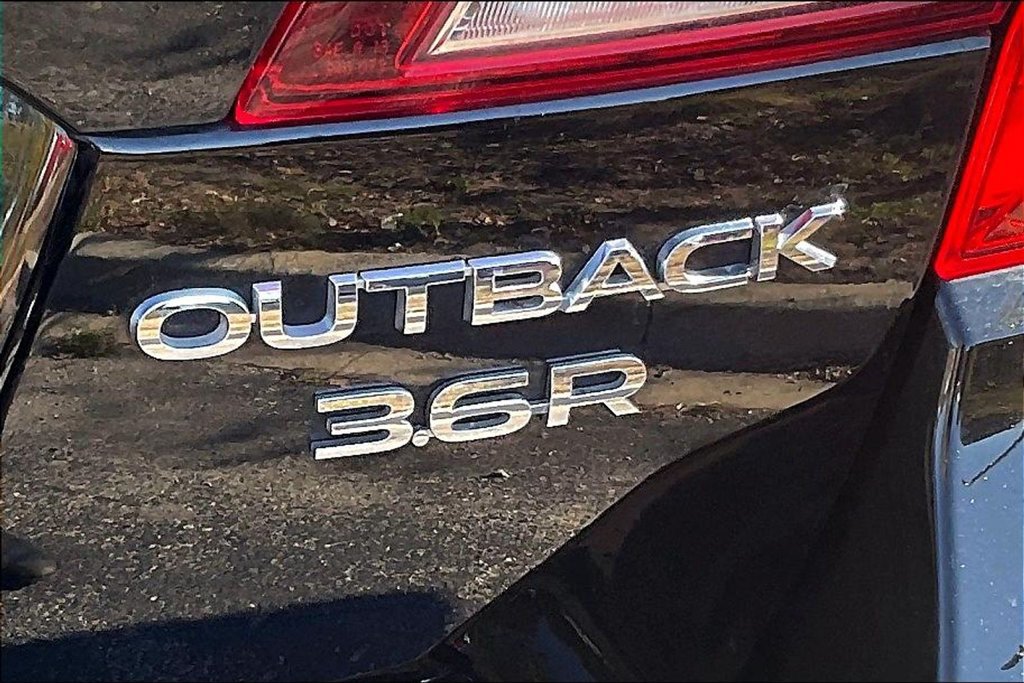 Used 2018 Subaru Outback 3.6R Limited AWD/4WD image 9