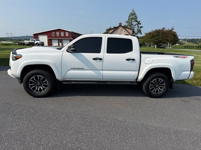Used 2020 Toyota Tacoma TRD Sport w/ Technology Package AWD/4WD image 2
