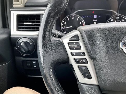 Used 2020 Nissan Titan SV w/ SV Convenience Package image 11