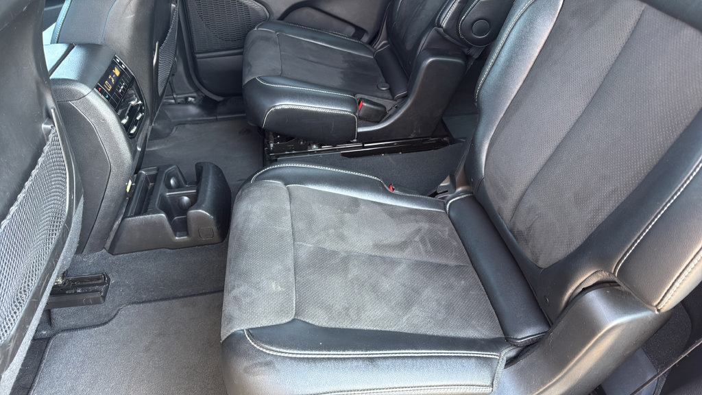 Used 2023 Jeep Grand Cherokee L Laredo AWD/4WD image 31