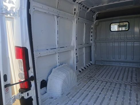 Used 2024 RAM ProMaster 2500 w/ Convenience Group FWD image 11