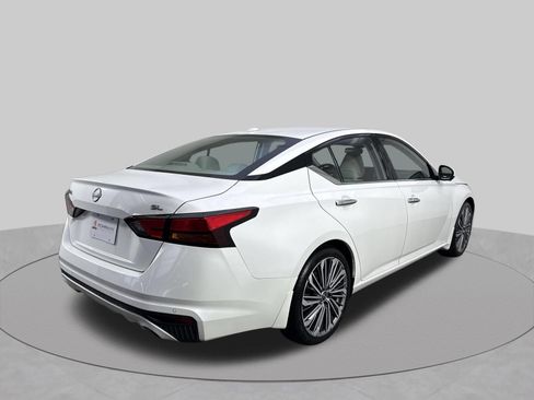 Used 2024 Nissan Altima 2.5 SL FWD image 36