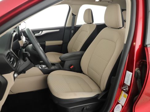 Used 2020 Ford Escape SE image 9