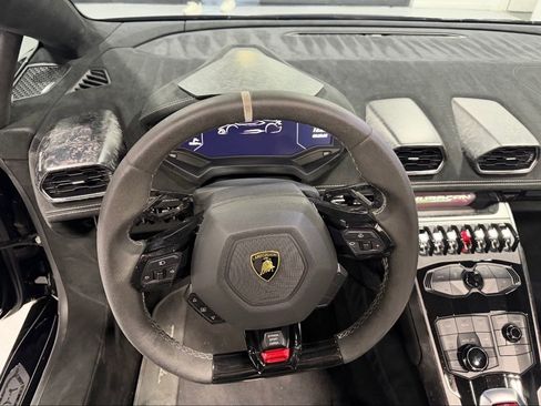 Used 2018 Lamborghini Huracan Performante image 10