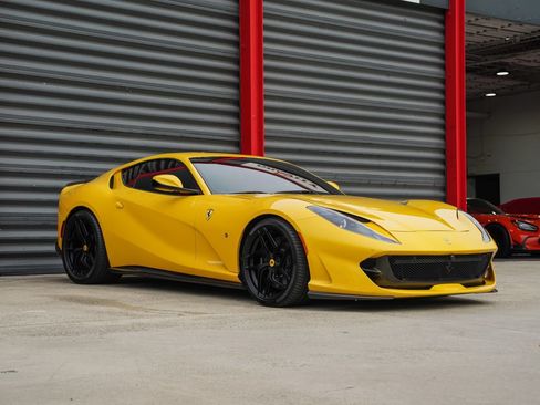 Used 2019 Ferrari 812 Superfast RWD image 9
