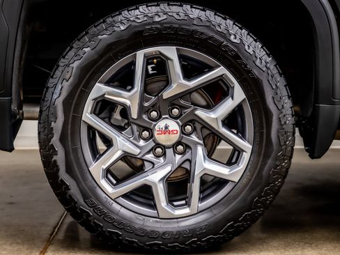 Used 2023 GMC Sierra 1500 SLT w/ SLT Premium Plus Package AWD/4WD image 40