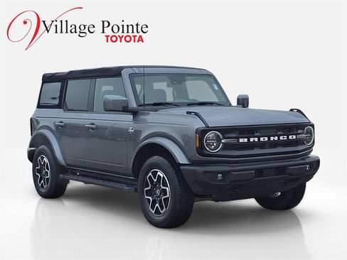 Used 2023 Ford Bronco Outer Banks image 9