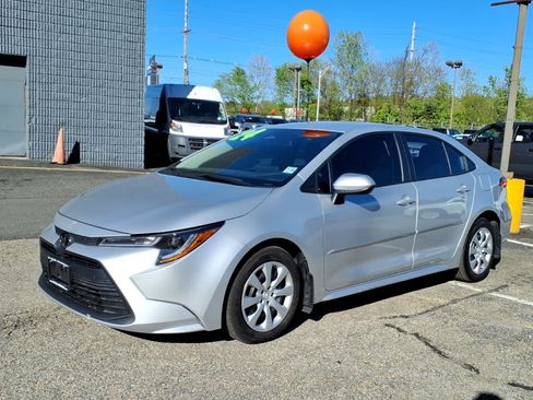 Certified 2024 Toyota Corolla LE FWD image 3