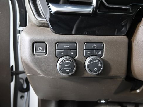 Used 2022 Chevrolet Silverado 1500 LT image 23