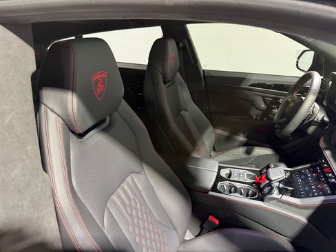 Used 2025 Lamborghini Urus SE AWD/4WD image 57
