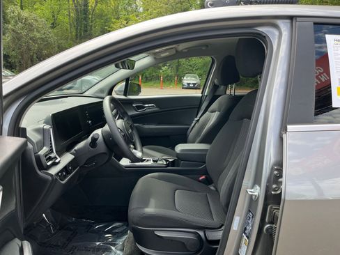 Used 2025 Kia Sportage LX image 25